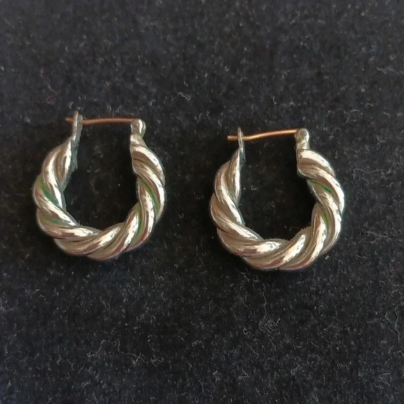 Silver tone Twisted hoop earrings - Picture 1 of 2